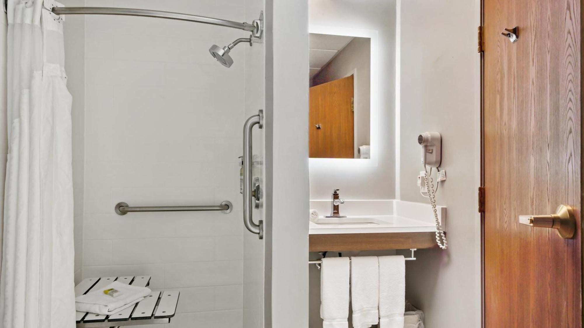 Holiday Inn Express & Suites Bad Axe By Ihg Dış mekan fotoğraf